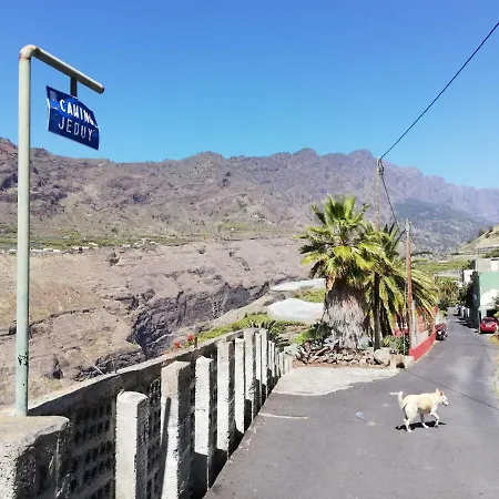 La Lonja: Modern Studio In Charismatic Location